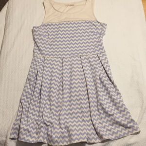 Dress slightly above the knee.